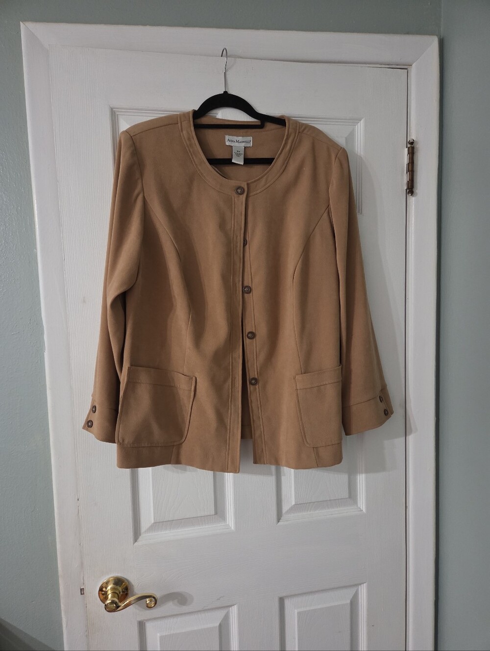 Anna Maxwell Women's Tan Button-Front Jacket. 18W